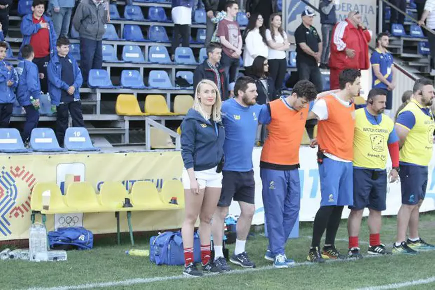 Blonda de la rugby! La naționala Under-20 a României activează frumoasa Andreea Delean, o antrenoare supersexy! GALERIE FOTO