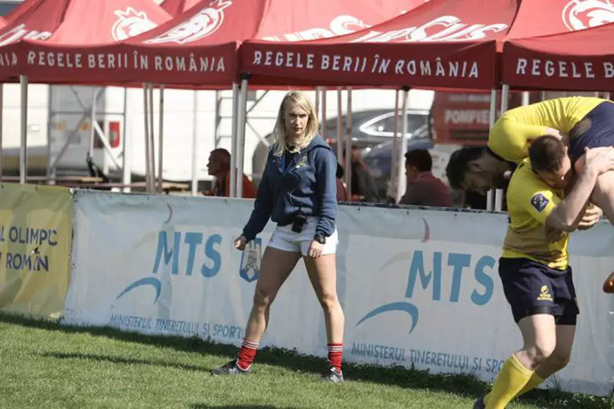 Blonda de la rugby! La naționala Under-20 a României activează frumoasa Andreea Delean, o antrenoare supersexy! GALERIE FOTO