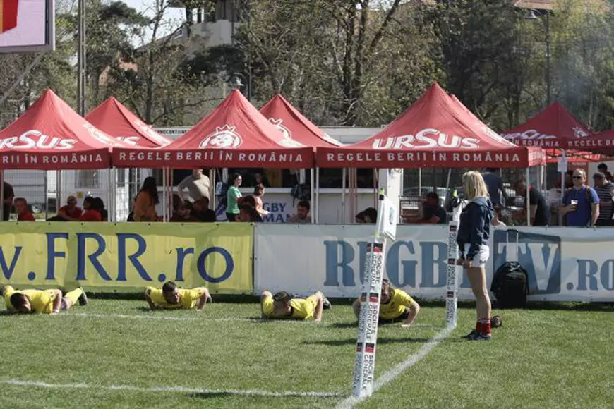 Blonda de la rugby! La naționala Under-20 a României activează frumoasa Andreea Delean, o antrenoare supersexy! GALERIE FOTO