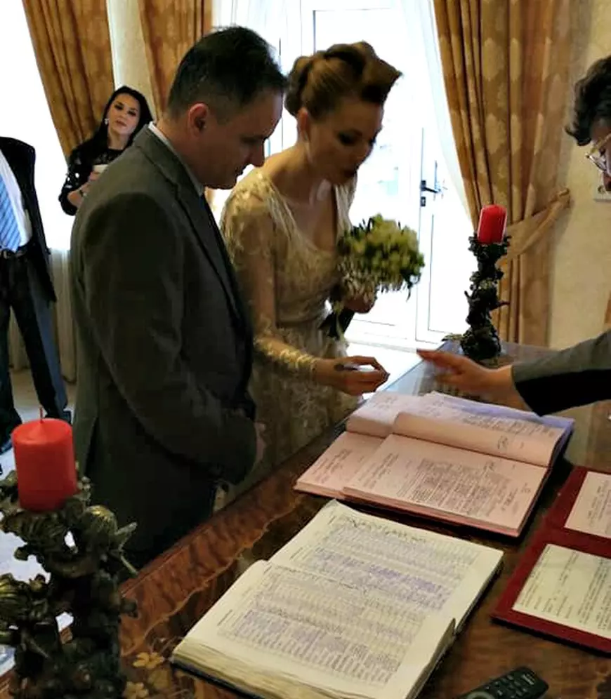 FOTO EXCLUSIV/ Angel Popescu, ”nea Traian” din Atletico Textila, s-a căsătorit ieri tot cu o actriță!