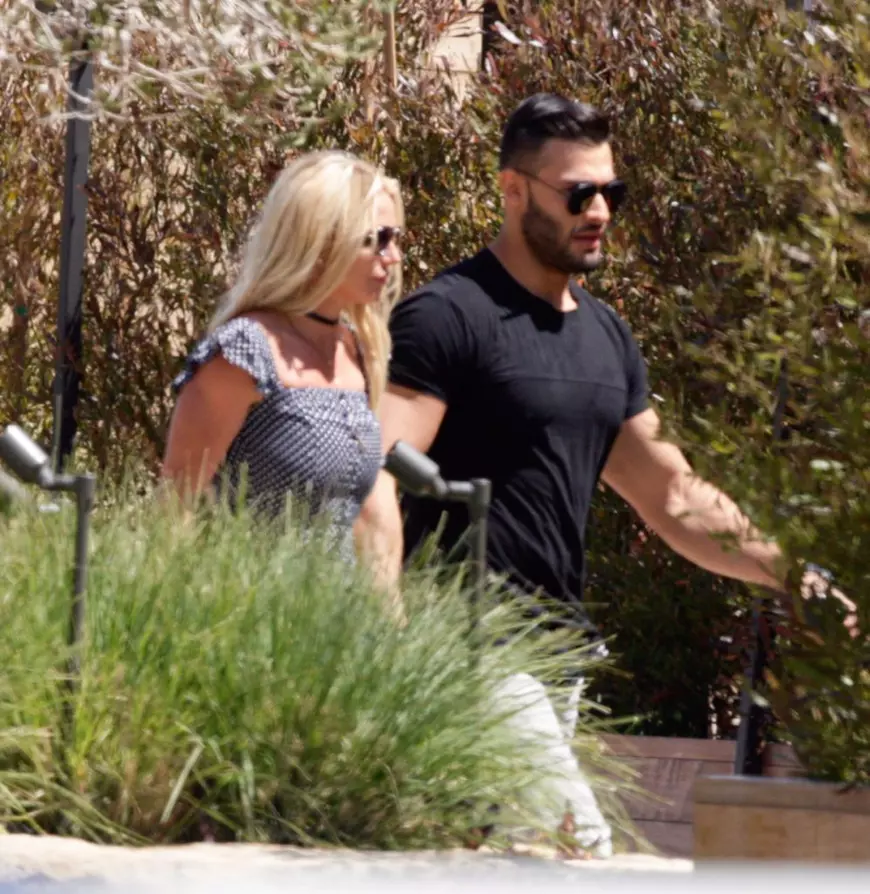 Britney Spears s-a logodit cu Sam Asghari