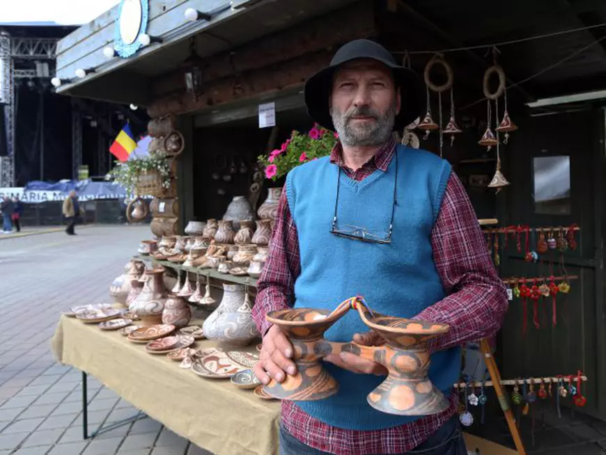 Dezlegare la Pește în Piaţa Constituţiei. Coadă de 50 de metri la scrumbie