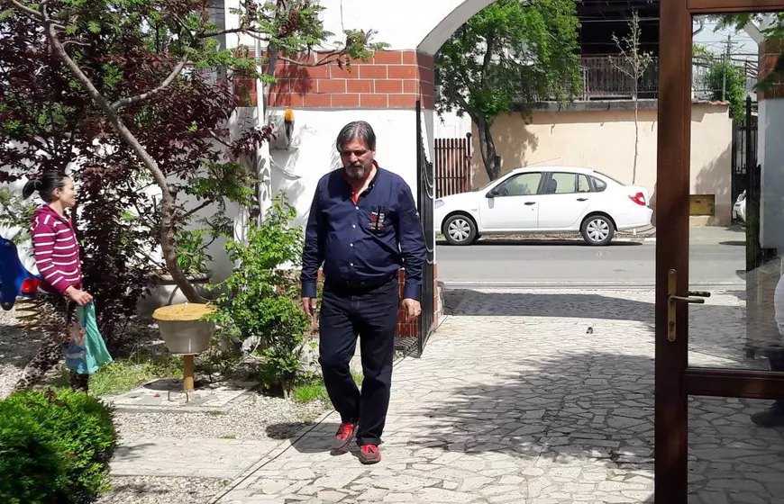 Detaliul cu care Cornel Galeș a atras toate privirile la parastasul de 40 de zile al Ilenei Ciuculete. Ce a purtat în picioare