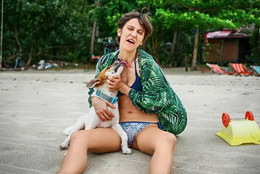 Dana Rogoz, în costum de baie. În ce ipostază indecentă a fost surprinsă