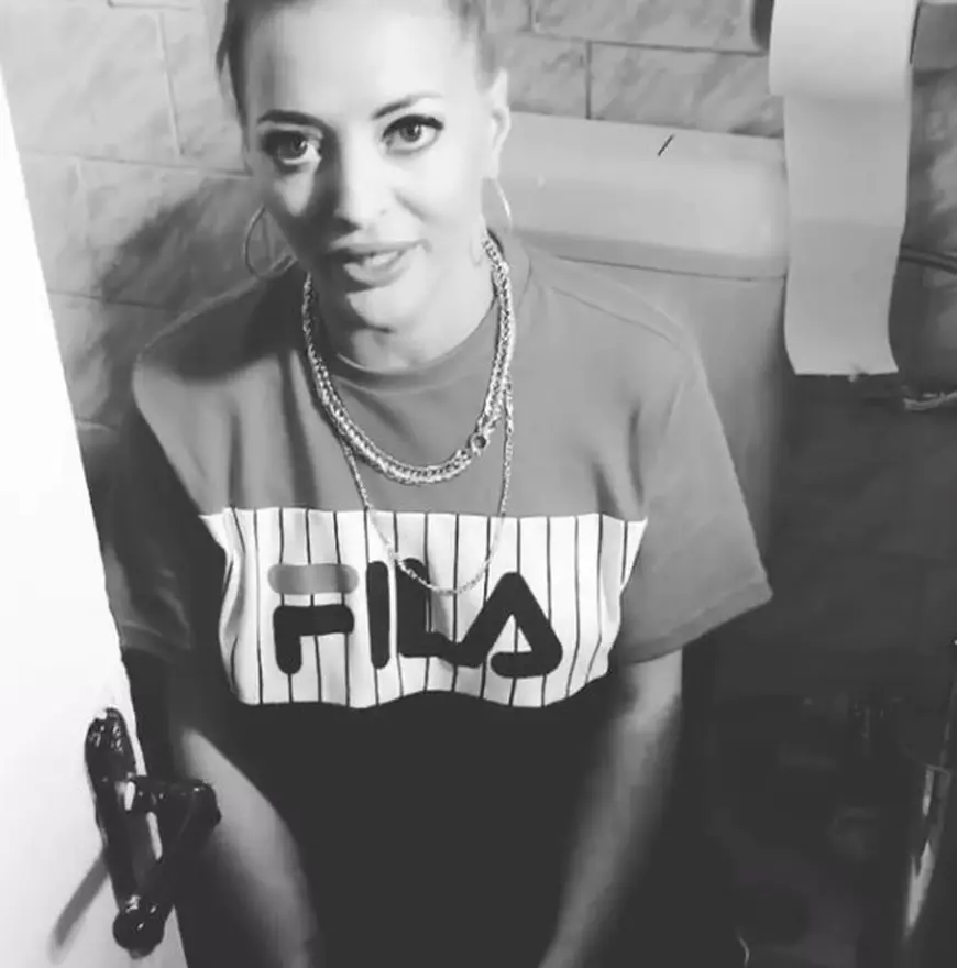 Delia s-a filmat pe WC. Înregistrare nemaivăzută cu artista | VIDEO