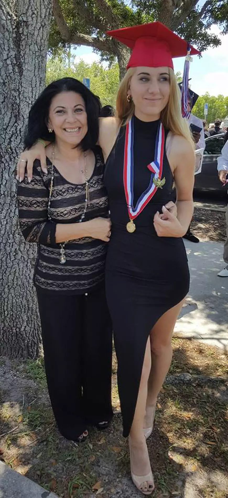 EXCLUSIV/ După sora sa mai mare, fiica cea mică a Elenei Cârstea a îmbrăcat și ea uniforma militară. ”Soldățeii” lui mama!