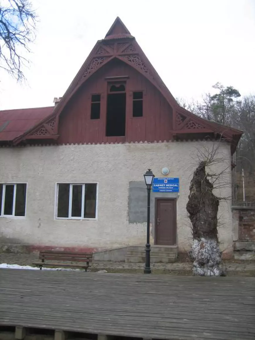 FOTO / „Castrum Aqua vivarum", modernizată, dar fără locuri de cazare. Staţiunea din Covasna vizitată odinioară de regi și prinți nu mai are turiști