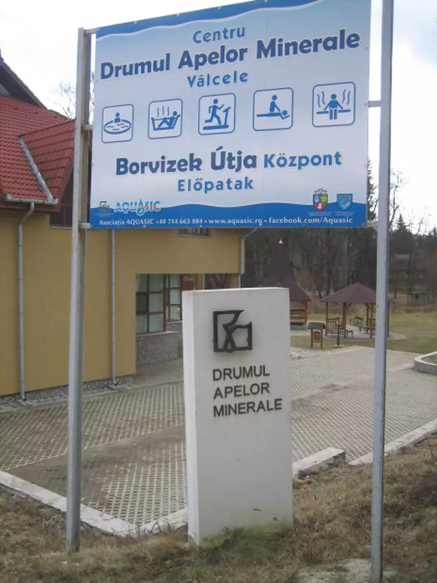 FOTO / „Castrum Aqua vivarum", modernizată, dar fără locuri de cazare. Staţiunea din Covasna vizitată odinioară de regi și prinți nu mai are turiști