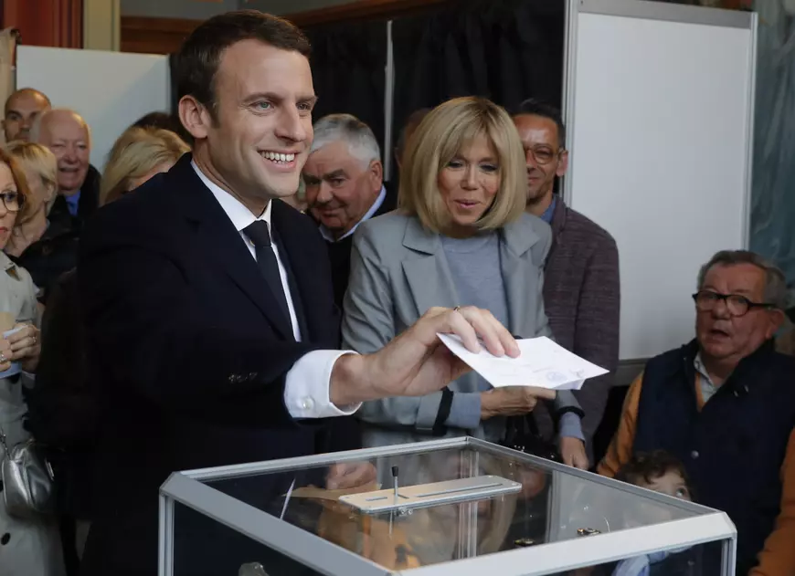 Alegeri prezidențiale în Franța. Rezultate finale: Emmanuel Macron și Marine Le Pen se vor confrunta în turul 2