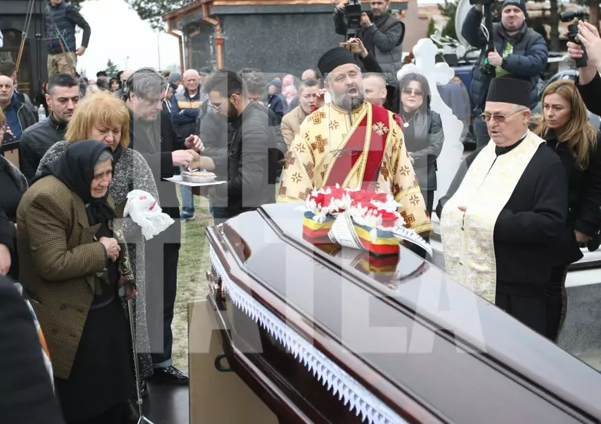 Parastasul de 40 de zile al Ilenei Ciuculete. Ce au declarat mama și fratele artistei
