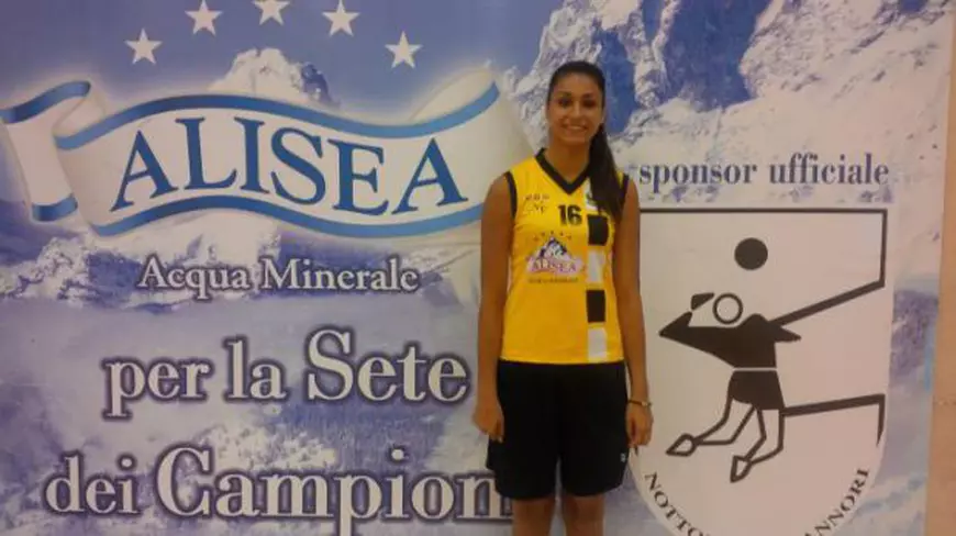 UPDATE: Tragedii în lanț: 15 tineri răniți în drum spre înmormântarea unei voleibaliste românce. Fata a fost călcată de tren sub ochii iubitului