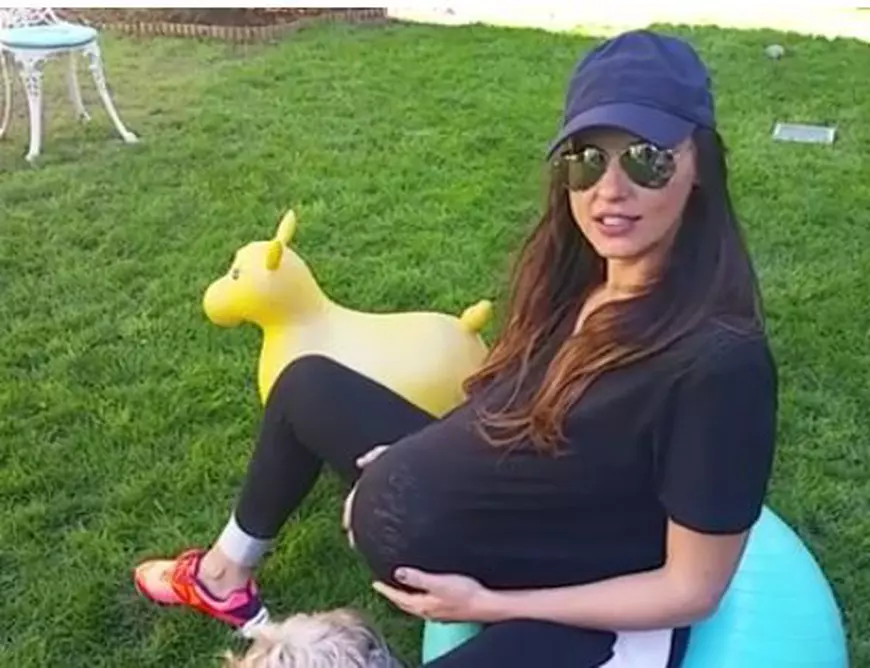 Lavinia Pîrva și-a arătat burtica de gravidă. Face glume pe seama sarcinii ei | VIDEO