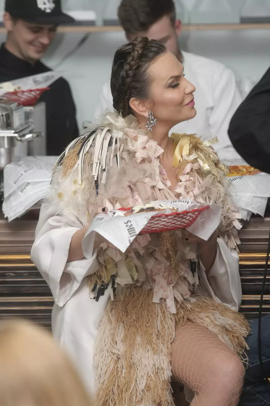 VIDEO EXCLUSIV/ A prins gustul cârnaților! Anna Lesko vrea să-și facă rețea de restaurante