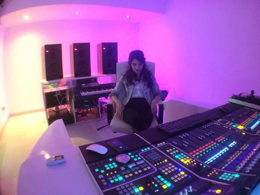 EXCLUSIV/ Compozitoarea Irina Rimes s-a apucat de cântat. Mai populară decât Inna