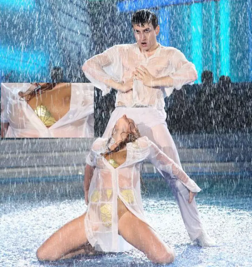 Roxana Ionescu, a treia oară la un show de dans. Imaginile cu sânii pe afară au făcut istorie | FOTO