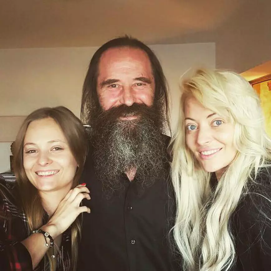 Tatăl Deliei are probleme de sănătate. Ce a pățit bărbatul, care este călugăr la Muntele Athos