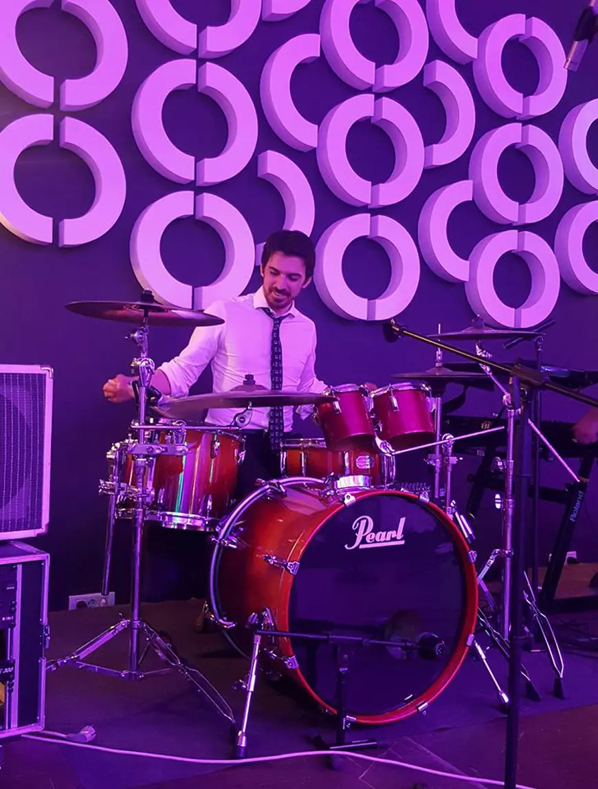 Tuncay Ozturk se distrează de minune după divorțul de Andreea Marin. A cântat la tobe la un botez