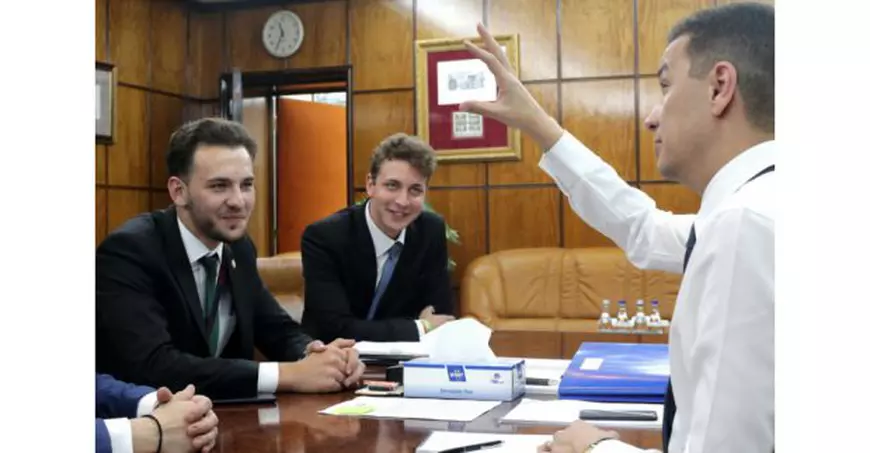 Elevii de liceu au fost parlamentari pentru o zi: Au lucrat cinci ore, și nu au avut nicio absență în plen