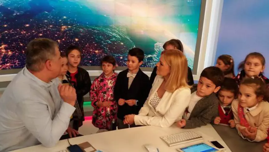 Lavinia Petrea și Mihai Dedu, surpriză matinală. Cine și-a făcut apariția în platoul știrilor