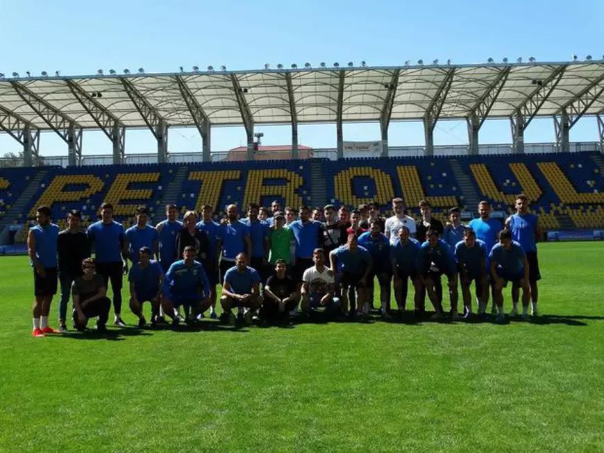 Petrolul Ploiești și Școala Altfel. ”Lupii” i-au primit pe ”Ilie Oană” pe elevii de la Liceul ”Victor Slăvescu” | FOTO