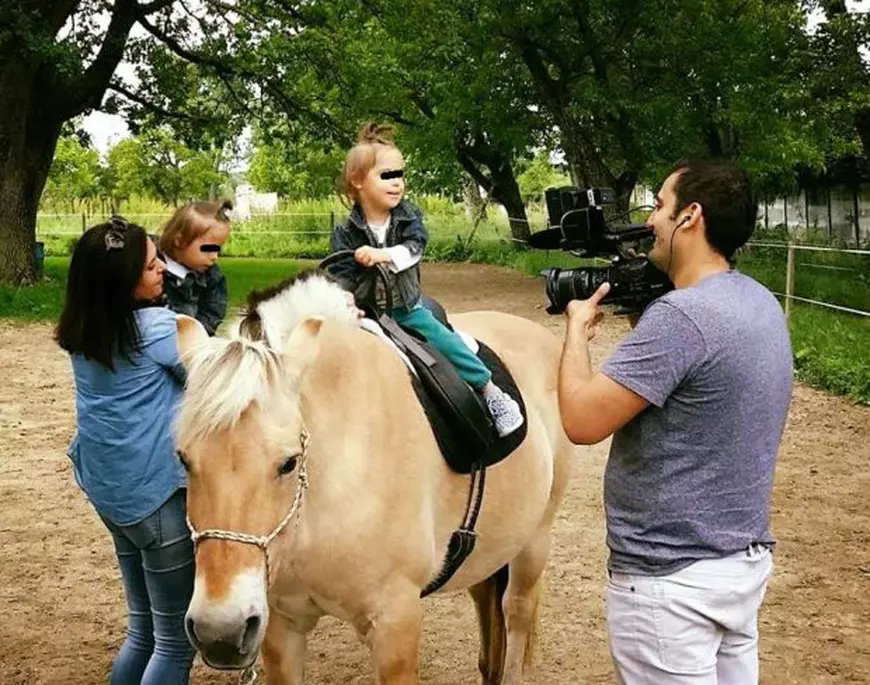 Gemenii Cristinei Bălan au cucerit internetul. Toma și Matei au crescut și merg la călărit. “Nimic nu se compară 