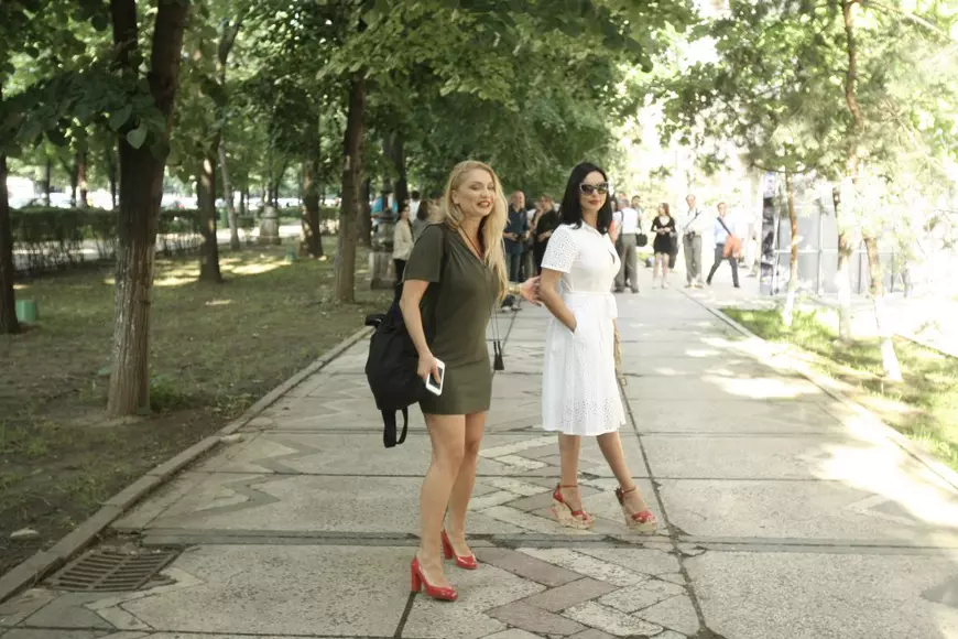 EXCLUSIV/ Țeapă în numele Lorei și al Laurei Cosoi! Uite avansul, unde sunt vedetele...