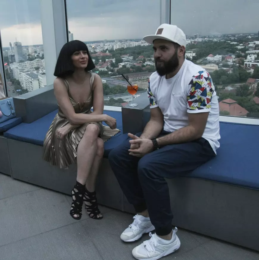 VIDEO EXCLUSIV/ Lora nu mai vrea să renunțe la peruci. «Am să încep să le colecționez!»