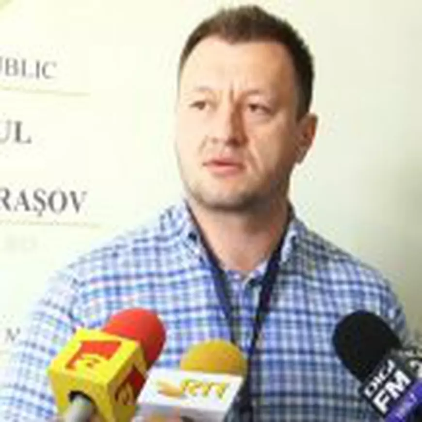 Medicul Sorin Velicu din Brașov, acuzat de dare și luare de mită. Soția sa și alți doi medici din Craiova sunt cercetați în dosarul scandalos
