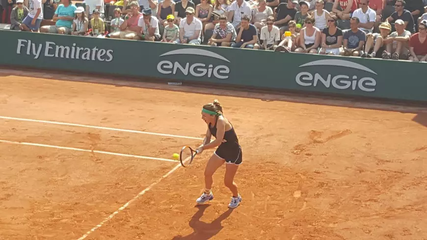 Simona Halep, în timpul antrenamentului efectuat sâmbătă dimineață, 27 mai 2017, la Roland Garros. (FOTO: facebook.com/halepband)