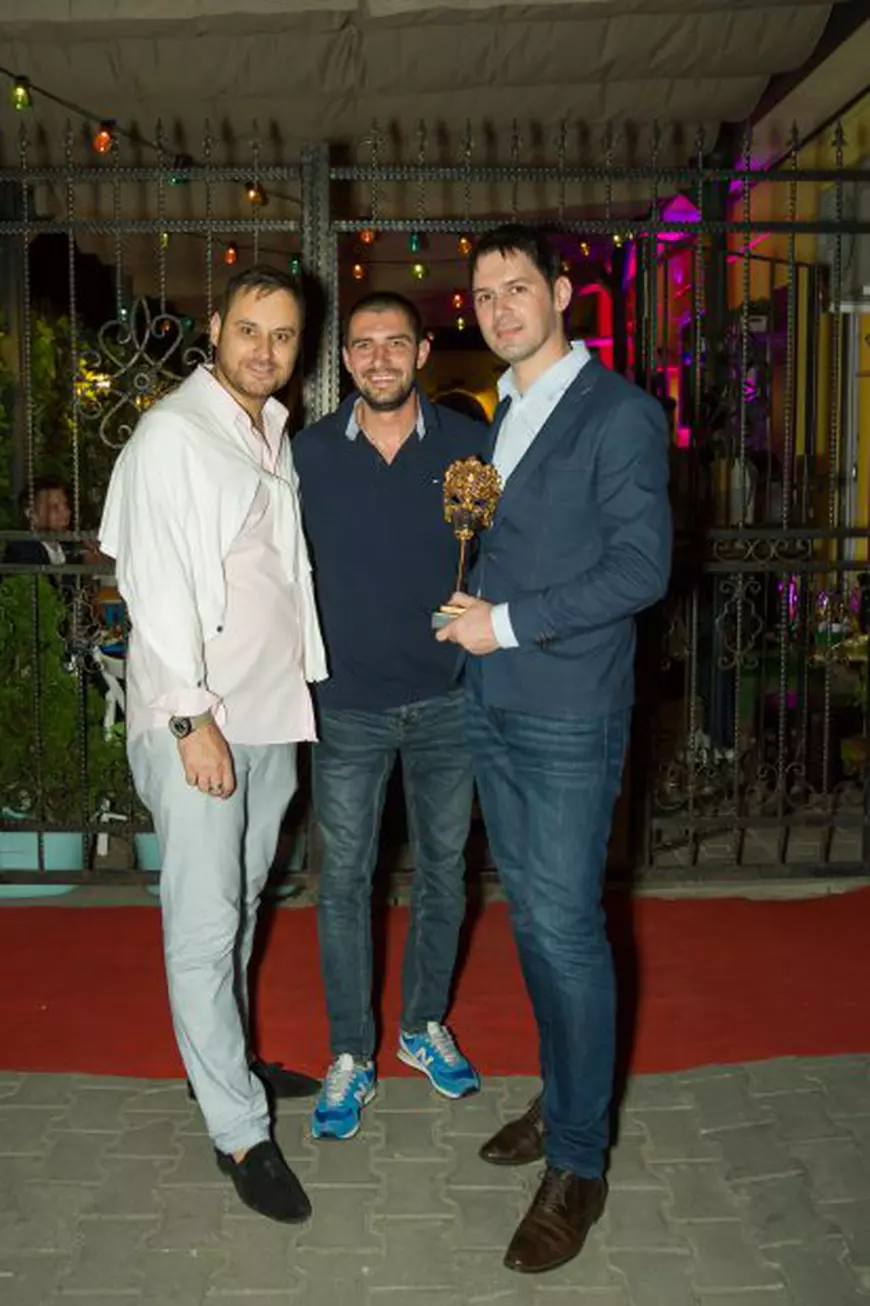 Actorul Stelian Milu și-a deschis cafenea artistică. Vedetele noastre au recunoscut ca uneori poarta măști