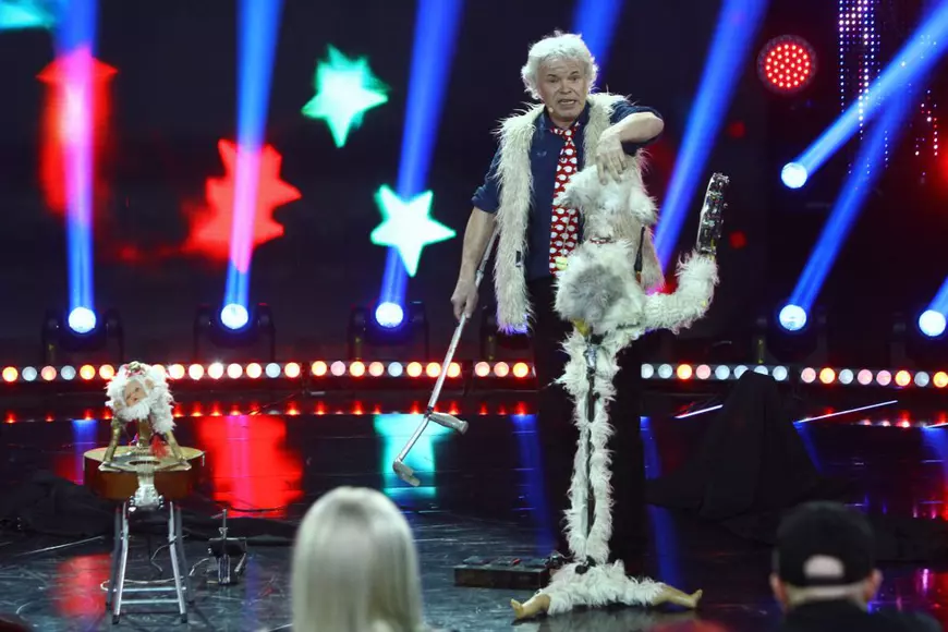 Delia cântă la cârjă în cea de a zecea ediție iUmor. Nimeni nu se aștepta la așa ceva | FOTO