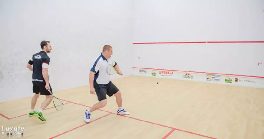 Luptătorul Cătălin Moroșanu s-a plimbat cu elicopterul și și-a descărcat energia jucând squash!