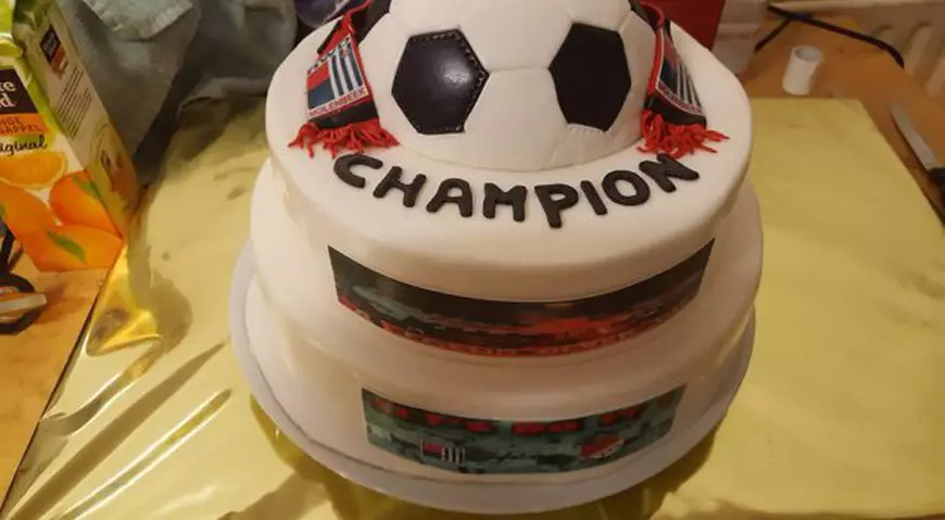 Victorie pentru Mircea Rednic, promovare în liga a treia belgiană pentru Romeo Surdu. Joacă la echipa cartierului ”cuibului de teroriști” | VIDEO