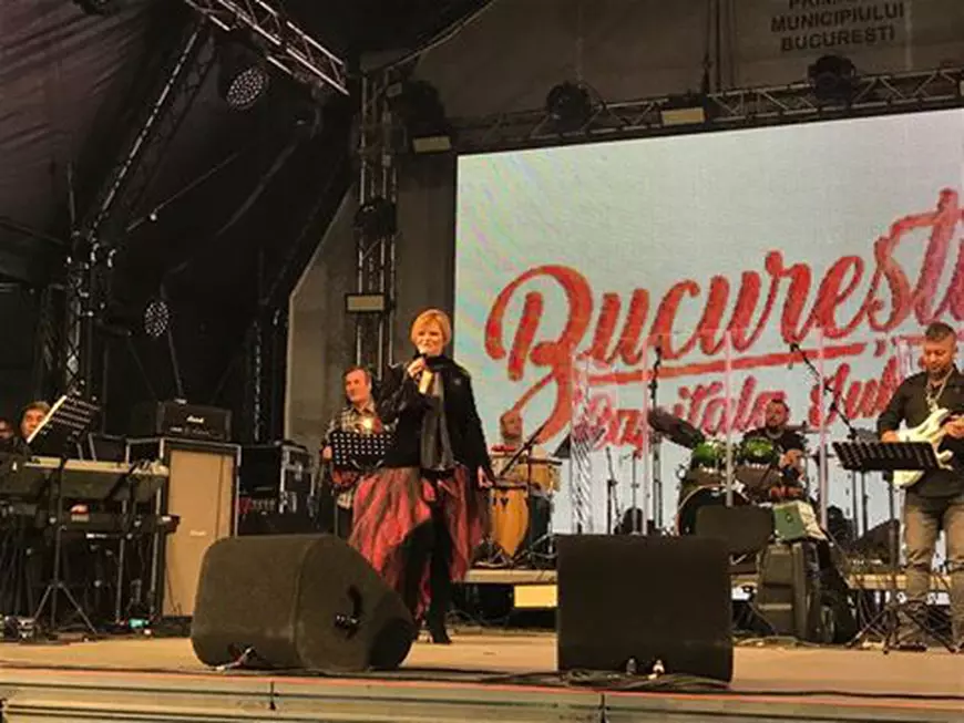 EXCLUSIV/ Sanda Ladoși s-a întors pe scenă, dar... Ce s-a întâmplat cu artista în momentul revenirii