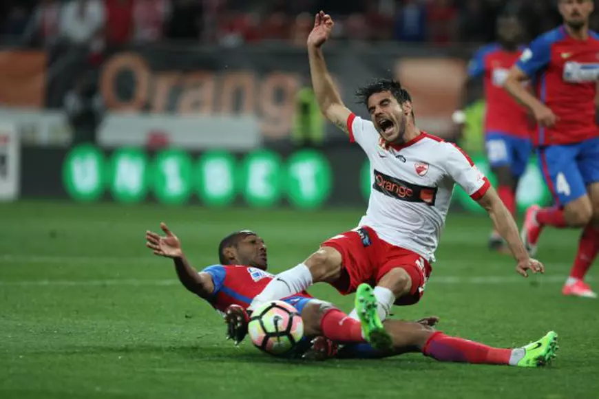 Liga I, etapa a 8-a, play-off: Dinamo - FCSB 2-1. Derby decis în minutul 96, din penalty! ”Cazul Bricheta”, nimica toată pe lângă bombardamentul de pe Arena Națională. Reghe, scandal cu arbitri | LIVE&VIDEO