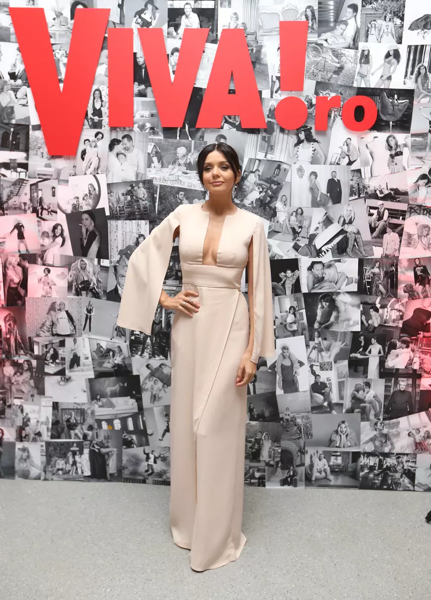 FOTO EXCLUSIV/ Senzație pe covorul roșu la petrecerea VIVA! Evenimentul anului, maraton de decolteuri celebre!