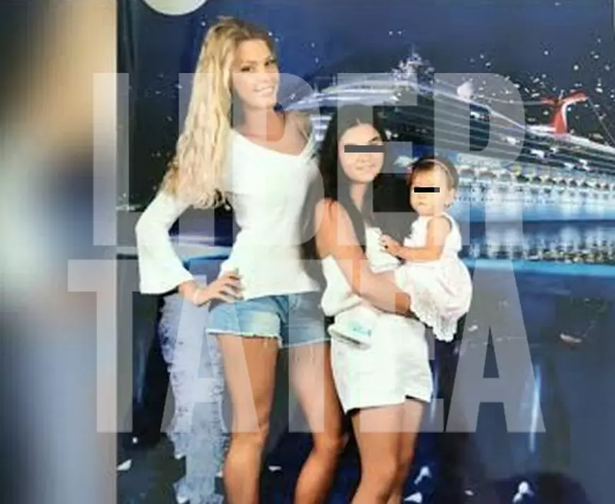 FOTO EXCLUSIV/ Ce făcea Alina Vidican când Valentina Pelinel organiza în mare secret botezul