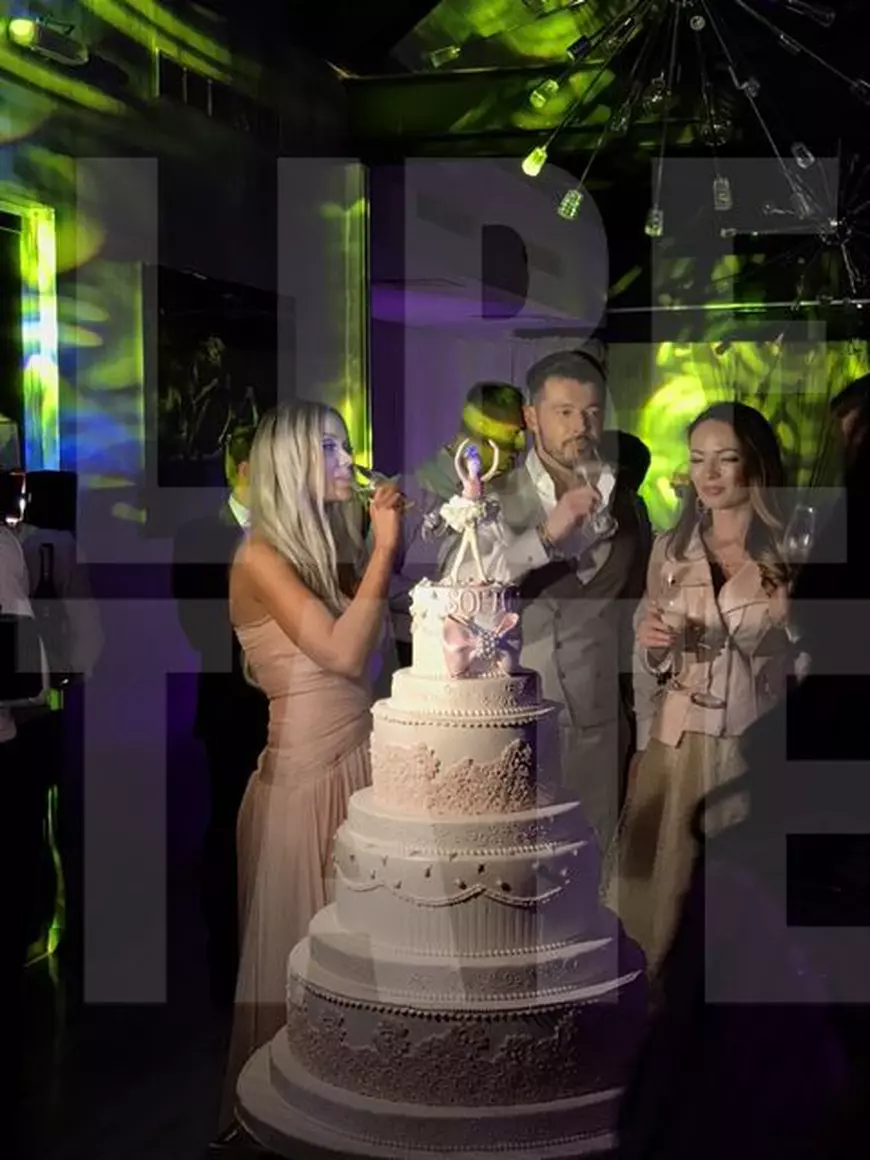 VIDEO EXCLUSIV/ Cele mai tari momente de la botez! Bianca s-a descălțat, Slav a rupt-o pe sârbe și horele s-au ținut lanț!