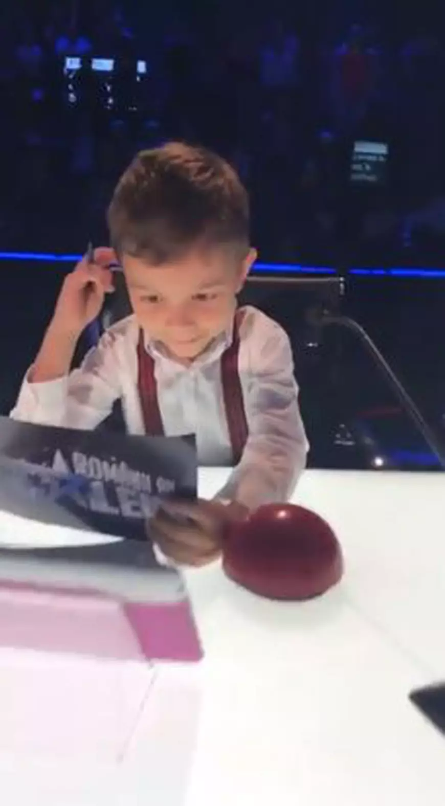 Fiul Andrei și al lui Cătălin Măruță a făcut show la masa juraților de la Românii au talent. I-a luat locul mamei și s-a pus pe glume | VIDEO