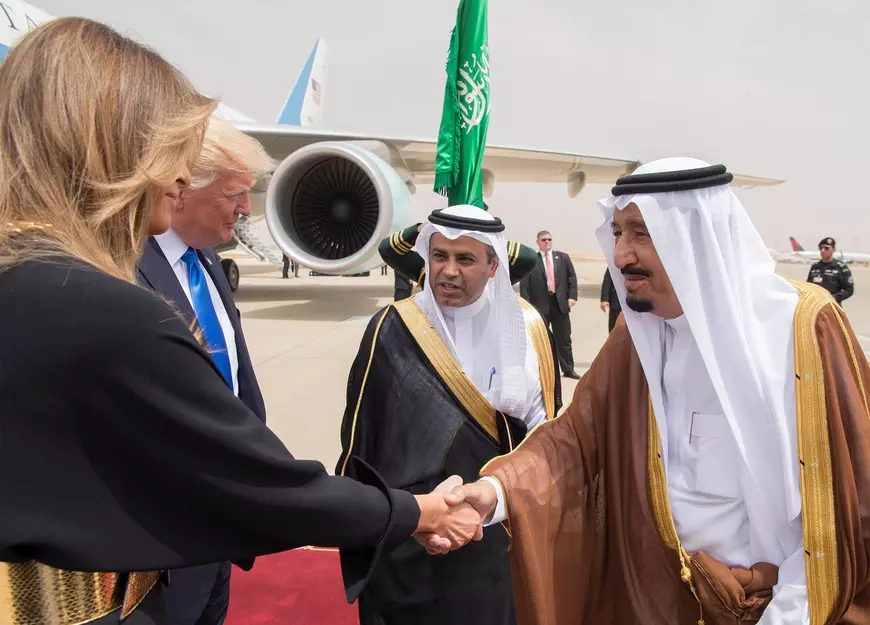 Donald Trump a ajuns în Arabia Saudită, prima țară pe care o vizitează în timpul turneului extern. Mesajul Melaniei Trump