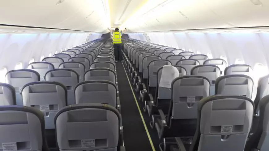 FOTO EXCLUSIV/ Aeronava «Sarmizegetusa» a fost botezată cu apă pe Aeroportul Otopeni