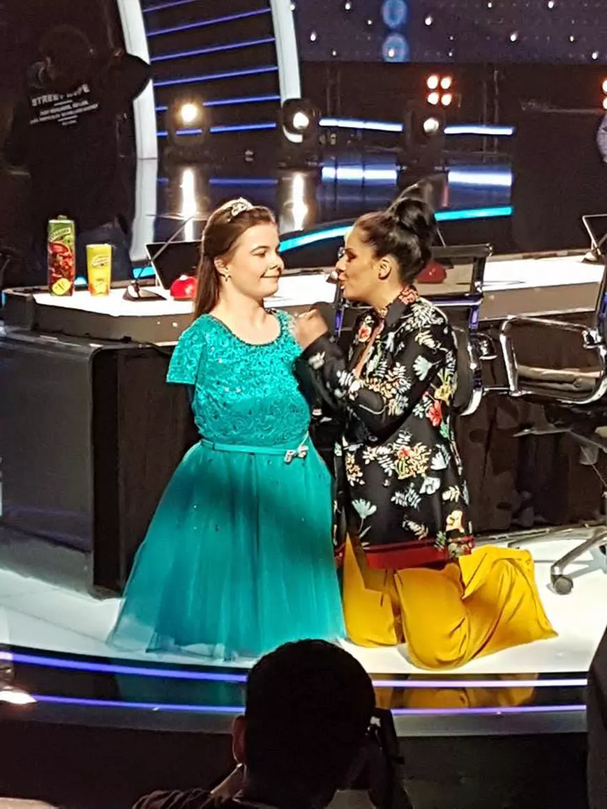 Mesajul lui Lorelai Moșneguțu, fata fără mâini care cântă la pian după calificarea în finala Românii au talent. "M-au tratat ca pe o prințesă"
