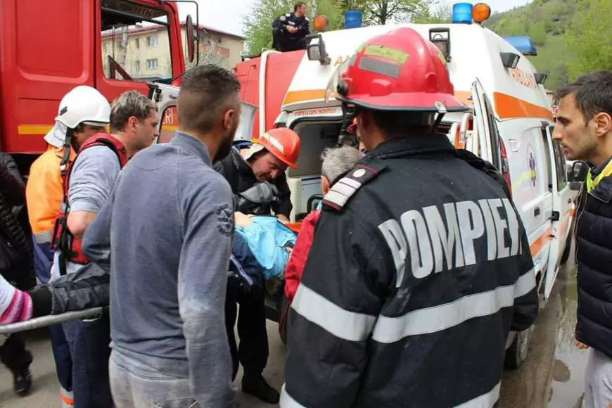 Incendiu de proporții în Petrila. Zeci de persoane au fost evacuate