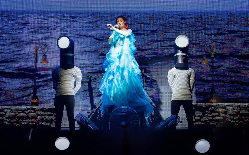 EXCLUSIV/ Din perfuzii, direct la concert. Raluka și-a scos branula pentru a cânta alături de Vunk