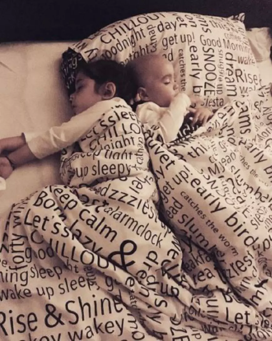 Soția lui Pepe și-a pozat fetițele în timp ce dormeau. Imaginea care a cucerit internetul