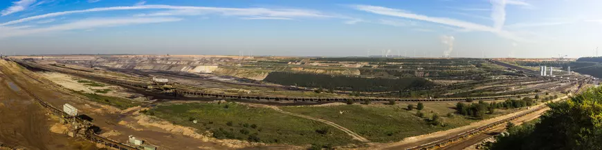 EXCLUSIV/ Drama bătrânilor din Runcurel. Satul de olteni care nu vor să se mute, deși va fi înghițit de trei mine de cărbune