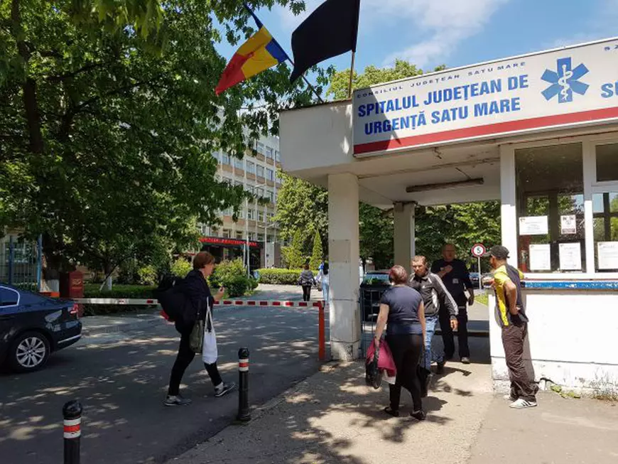 Cadavru descoperit în fosa septică a Spitalului Județean Satu Mare. Trupul bărbatului zăcea acolo de mai multe zile 