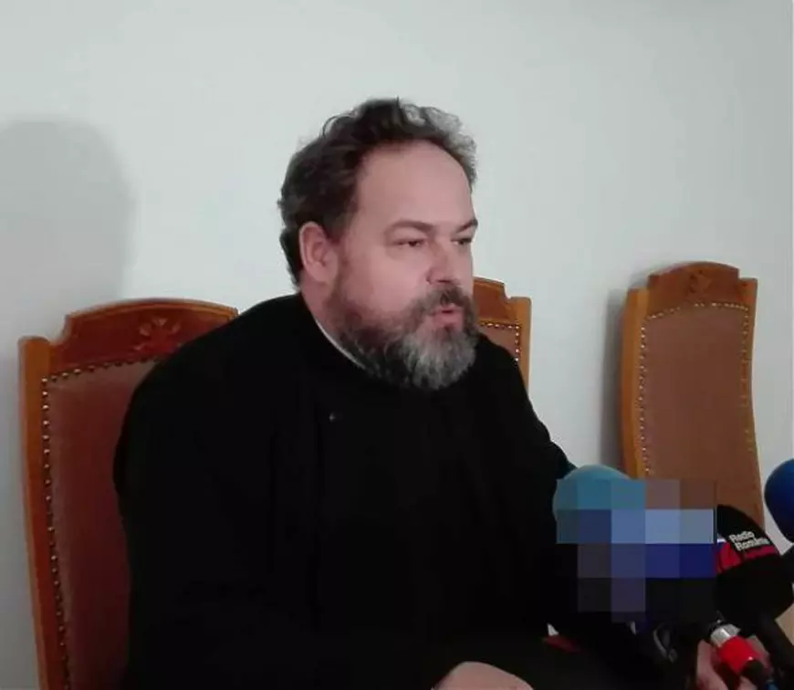 Amenințări cu moartea între preoți în județul Botoșani. Un preot suspendat a declanșat revolta în sat