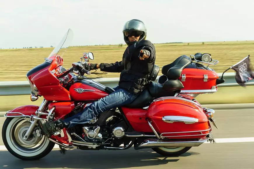 EXCLUSIV/ Istoria rockului românesc, în sufrageria lui Hrubaru! Ce obiecte ”a rechiziționat” de la cei mai cunoscuți artiști ai genului