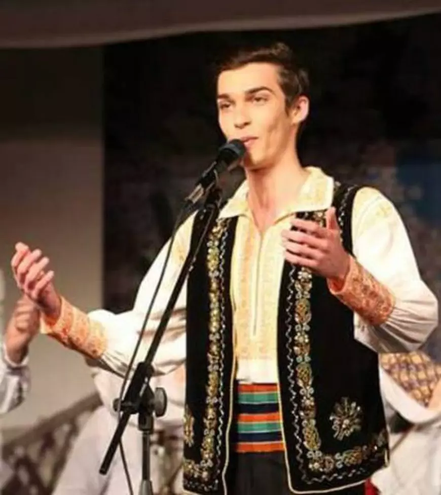 Drama fiului adoptiv al Mariei Ciobanu. Casa i-a ars din temelii, iar tânărul este disperat
